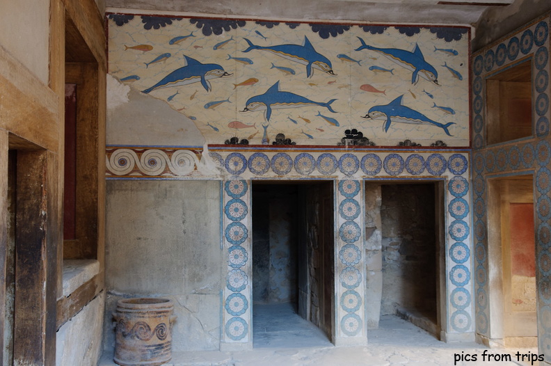 swimming dolphins_ Knossos2010d19c109.jpg